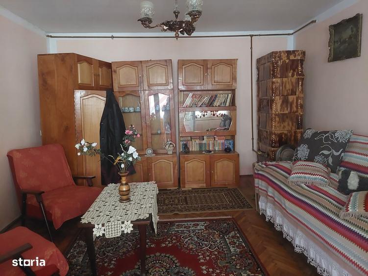 Casă cu 4 camere în Zăvoi