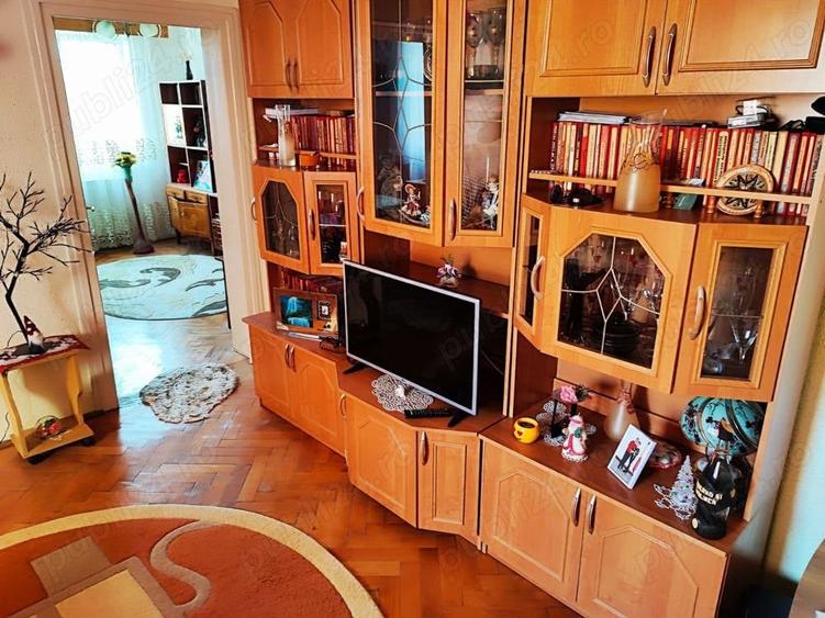 Apartament cu 3 camere semidecomandat în Turda