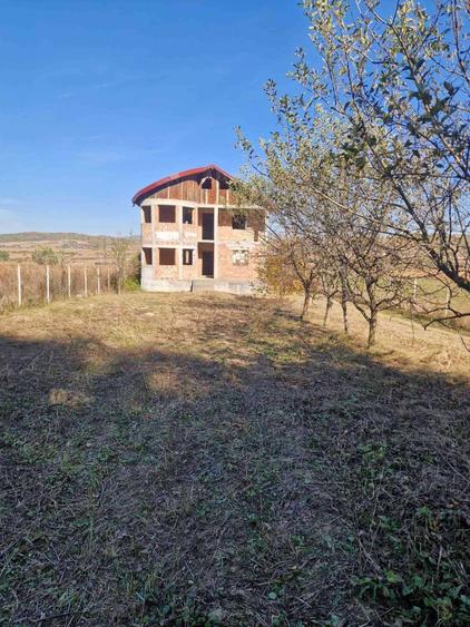 Casă cu 4 camere în Poiana