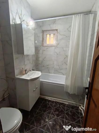 Apartament cu 3 camere semidecomandat în Nord