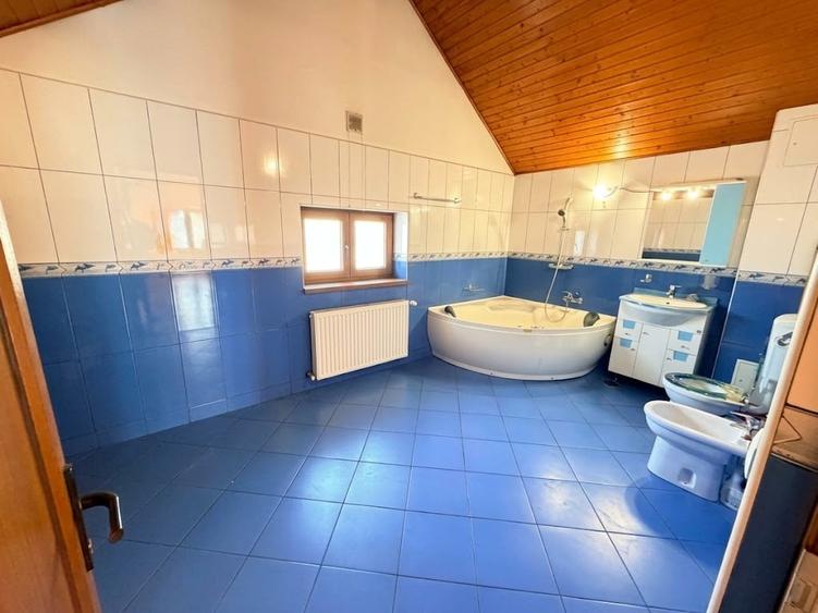 Casă individuală cu 5 camere cu Canalizare în Sud