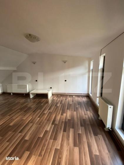 Casă cu 10 camere cu Teren 414 Mp în Cetate