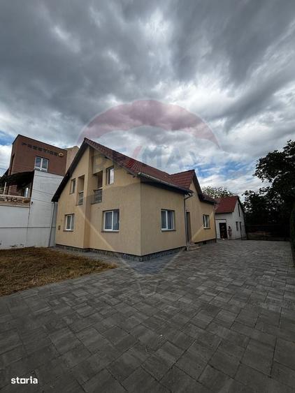 Casă cu 4 camere în Central