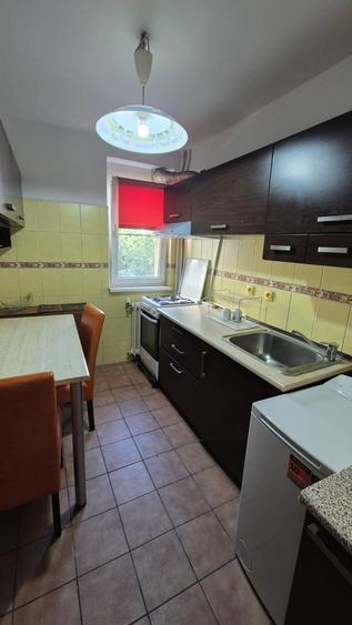 Apartament cu 2 camere decomandat în Teiul Doamnei