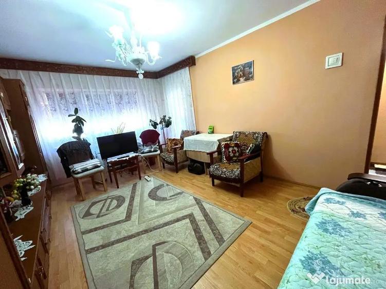 Apartament cu 3 camere decomandat în E3