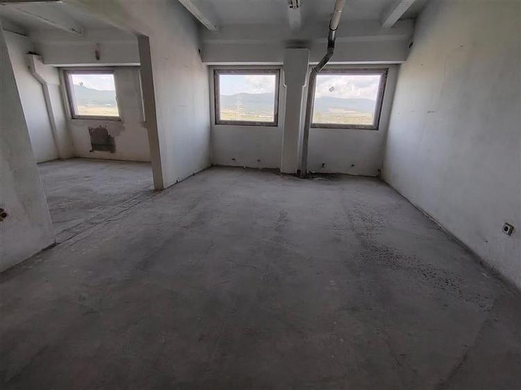 Spațiu industrial, de 800 mp, în Vest