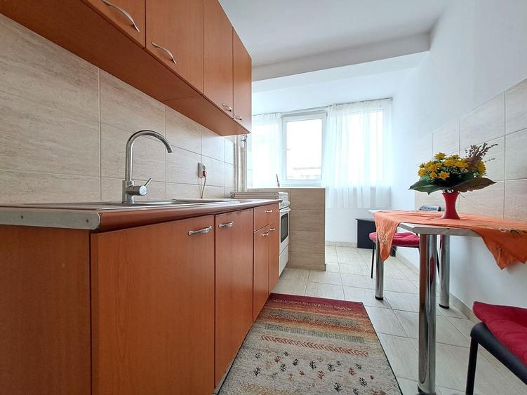 Apartament cu 2 camere semidecomandat în Universitate
