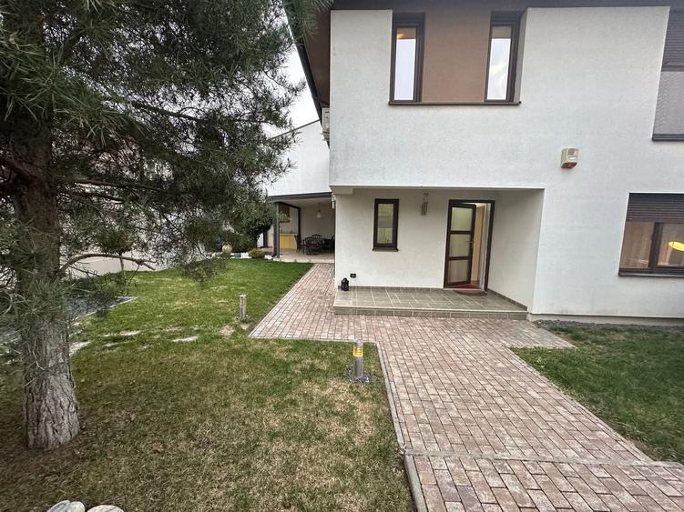 Duplex cu 5 camere cu Canalizare în Aradului