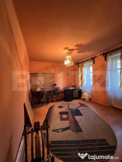 Casă cu 5 camere cu Teren 446 Mp în Central