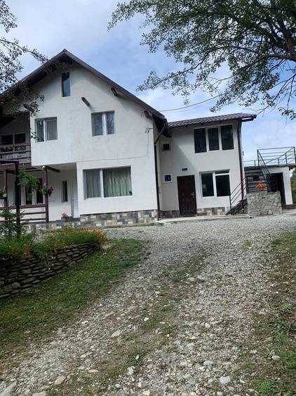 Casă cu 4 camere în Trăisteni