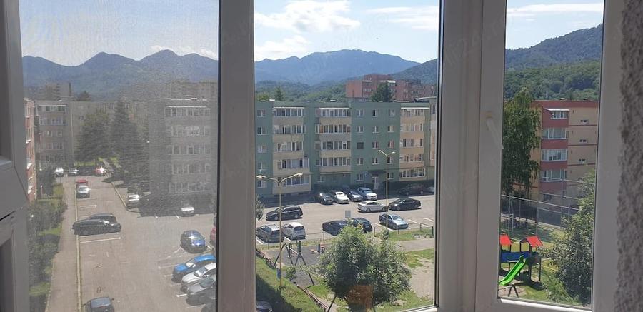 Apartament cu 3 camere decomandat în Astra