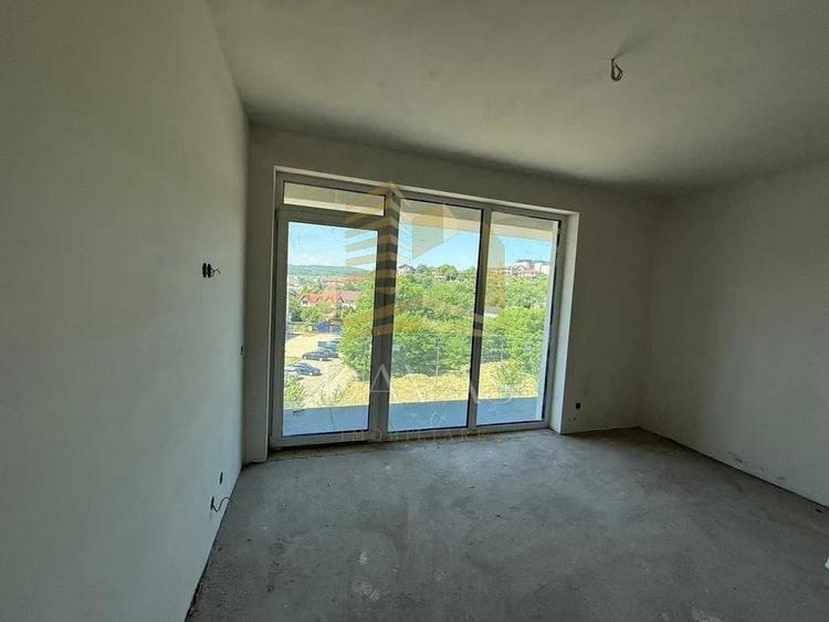 Casă individuală cu 5 camere cu Canalizare în Dâmbul Rotund