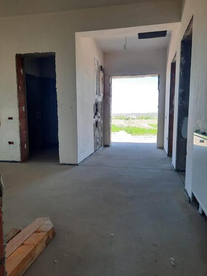 Casă individuală cu 4 camere cu Teren 400 Mp în Săbăreni