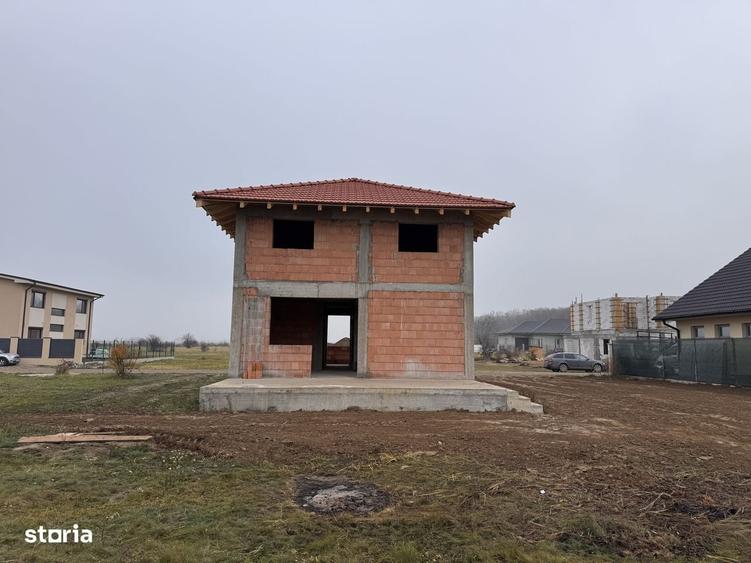 Casă cu 4 camere cu Teren 500 Mp în Central