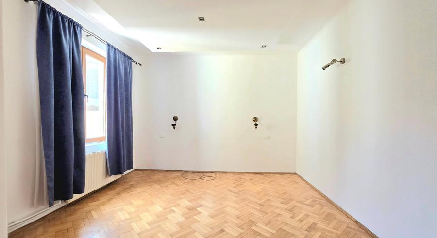 Casă cu 12 camere cu Canalizare în Armeneasca