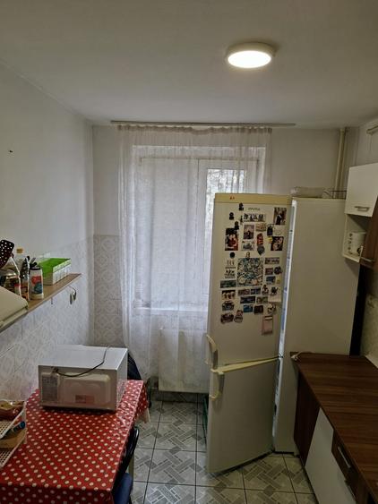 Apartament cu 2 camere semidecomandat în Craiovei