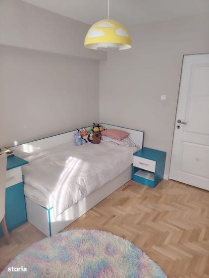 Apartament cu 4 camere decomandat în Central