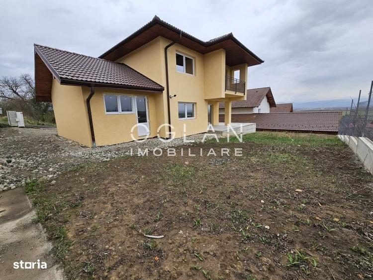 Casă cu 4 camere în Șura Mare