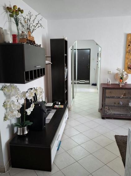 Apartament cu 3 camere decomandat în Vitan