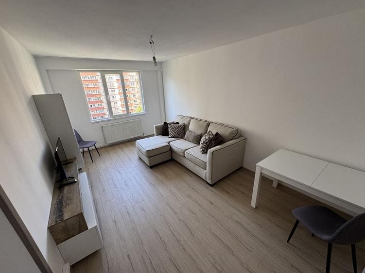 Apartament cu 2 camere semidecomandat în Griviței
