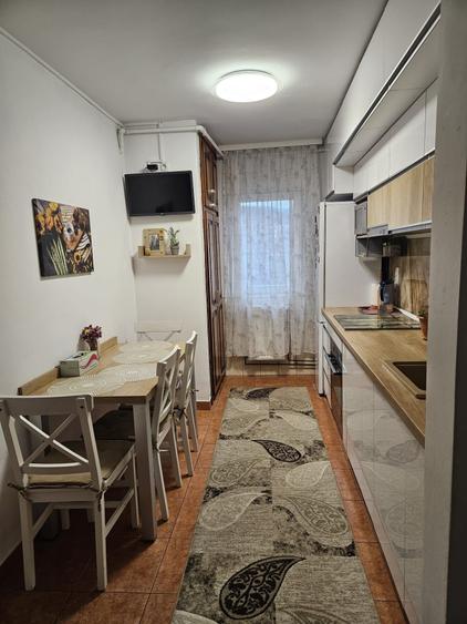 Apartament cu 3 camere decomandat în Ștefan cel Mare