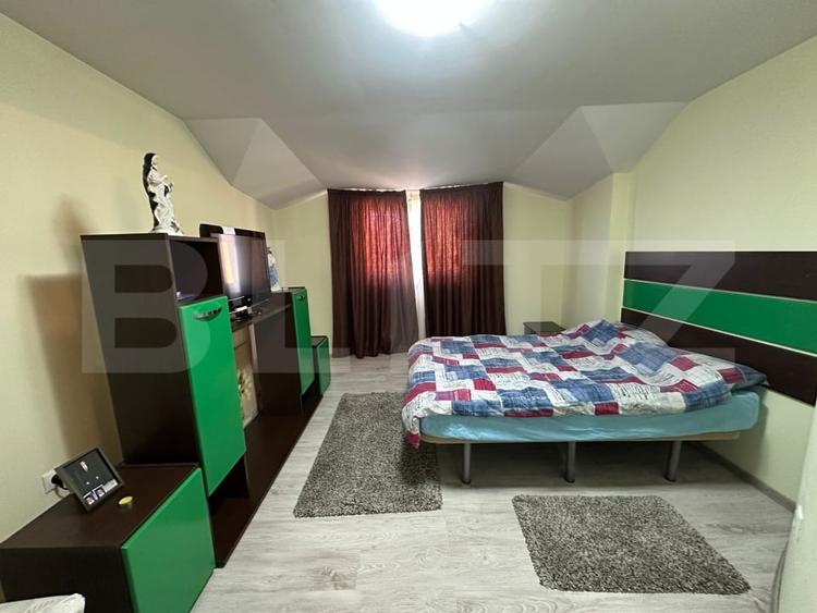 Casă individuală cu 7 camere cu Canalizare în Cetate
