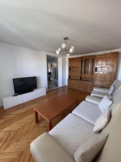 Apartament cu 3 camere decomandat în Dacia
