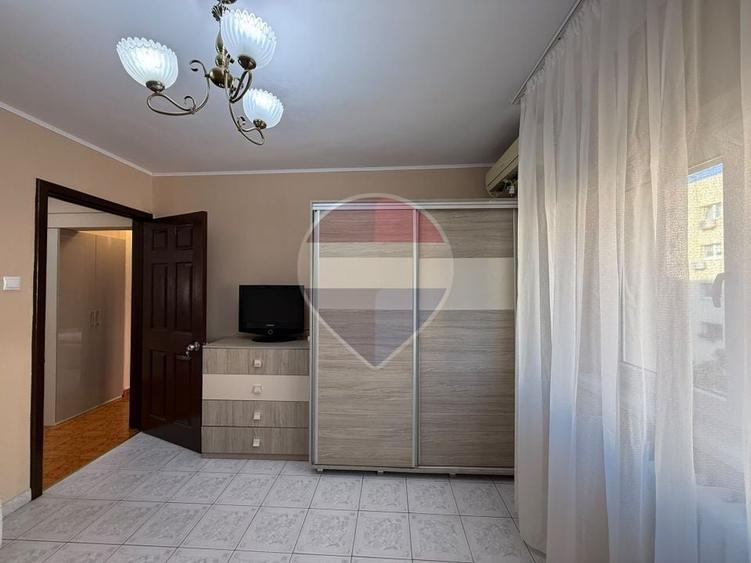 Apartament cu 3 camere decomandat, mobilat în Nerva Traian