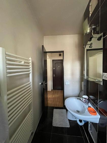 Garsonieră decomandată în Central