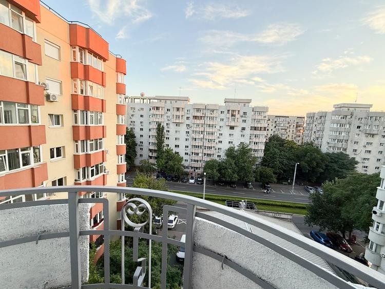 Garsonieră decomandată, mobilată în Vitan Mall