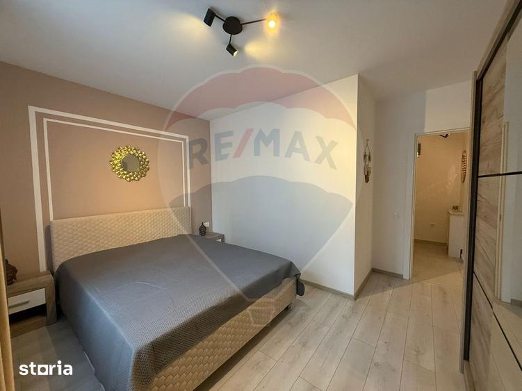 Apartament cu 3 camere decomandat în Tractorul