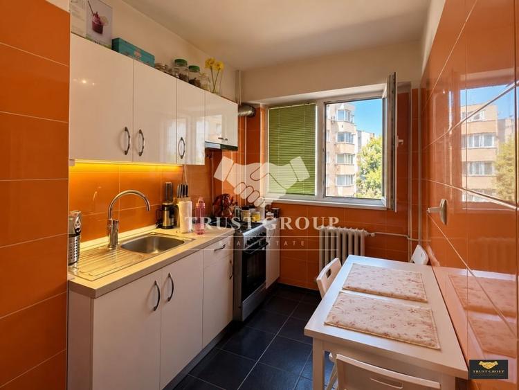 Apartament cu 3 camere decomandat, mobilat în Calea Victoriei
