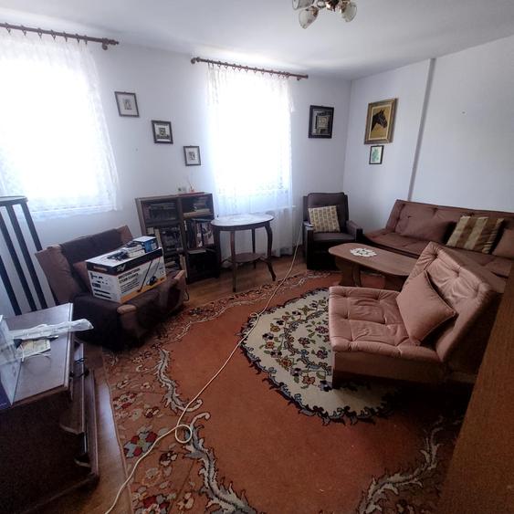 Apartament cu 3 camere decomandat în Berceni