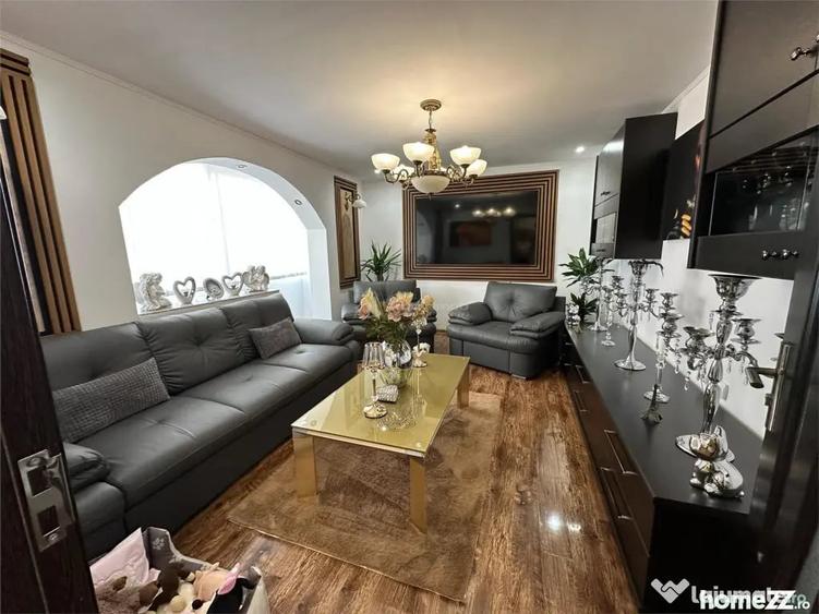 Apartament cu 3 camere decomandat în Sud