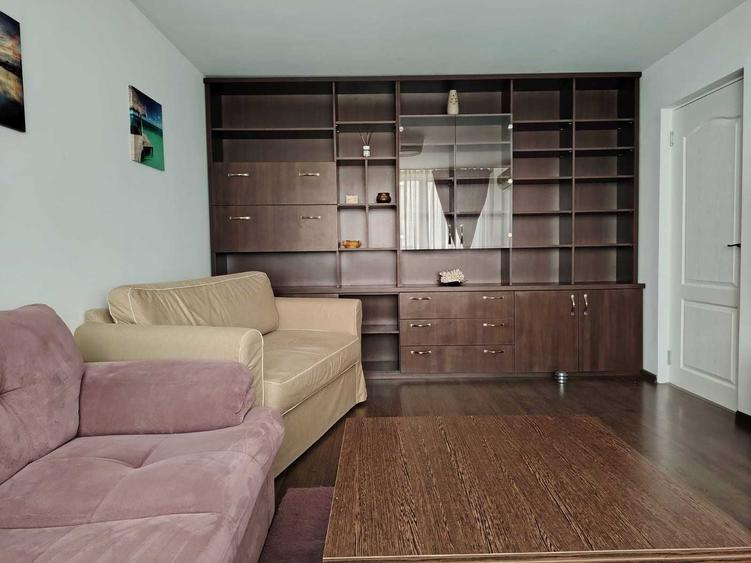 Apartament cu 3 camere decomandat în Alexandriei
