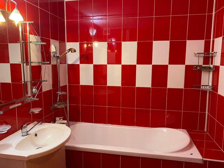 Inchiriez apartament 2 camere decomandat, etaj 2, Lujerului - 7