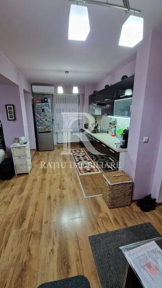 Apartament cu 3 camere decomandat, mobilat în Nufărul