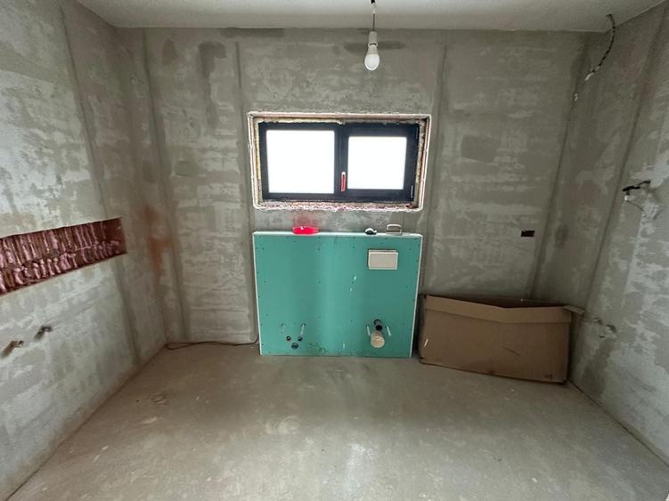 Casă individuală cu 5 camere cu Canalizare în Dumbrăvița