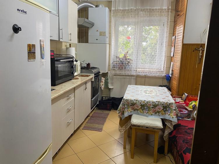 Apartament cu 3 camere decomandat în Zorilor