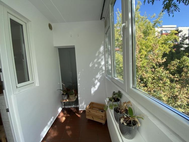 Apartament cu 3 camere decomandat în Olteniței