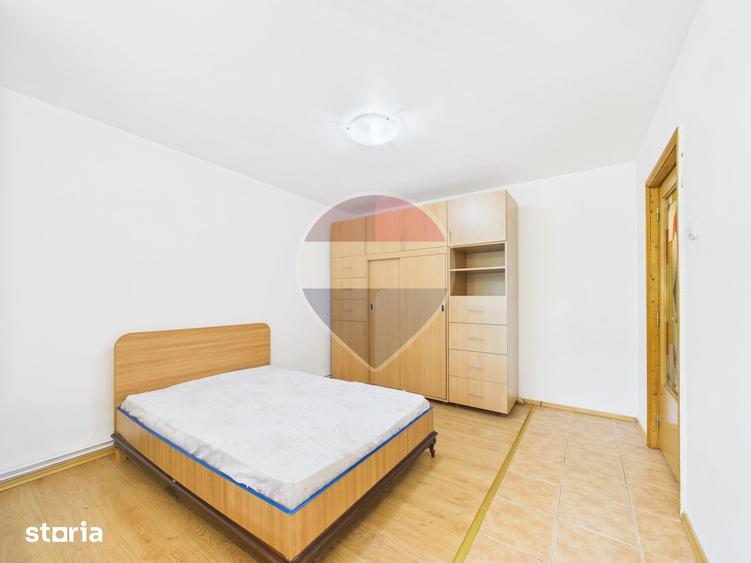 Apartament cu 3 camere decomandat în Titan