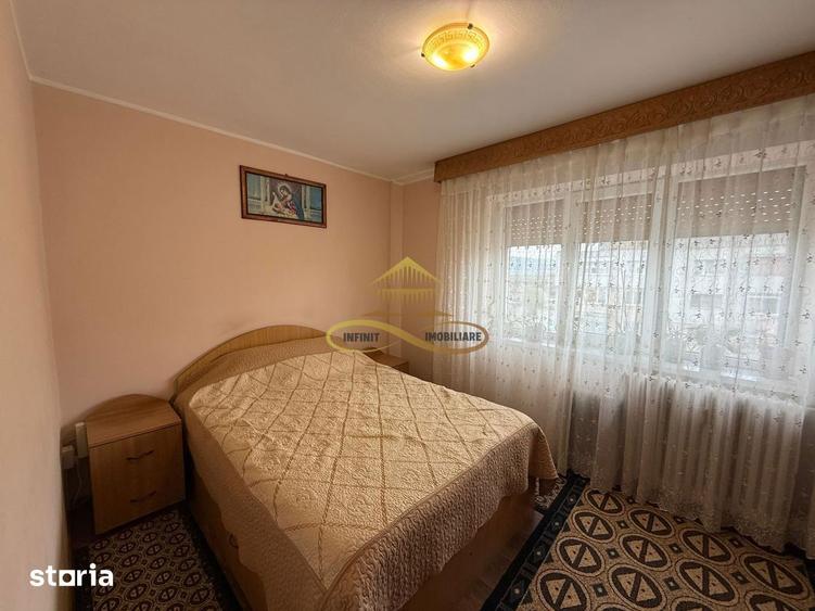 Apartament cu 3 camere decomandat, mobilat în Republicii