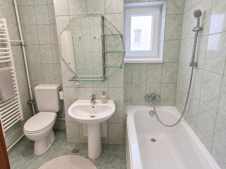 Apartament cu 3 camere decomandat, mobilat în Lujerului