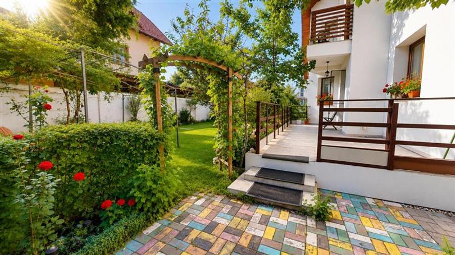 Casă individuală cu 6 camere cu Canalizare în Tractorul