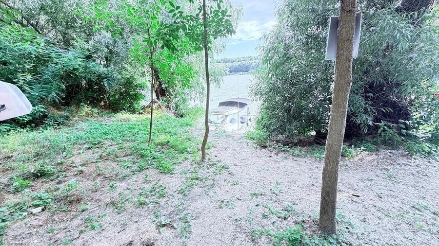 Teren de 2000 mp, în Victoria