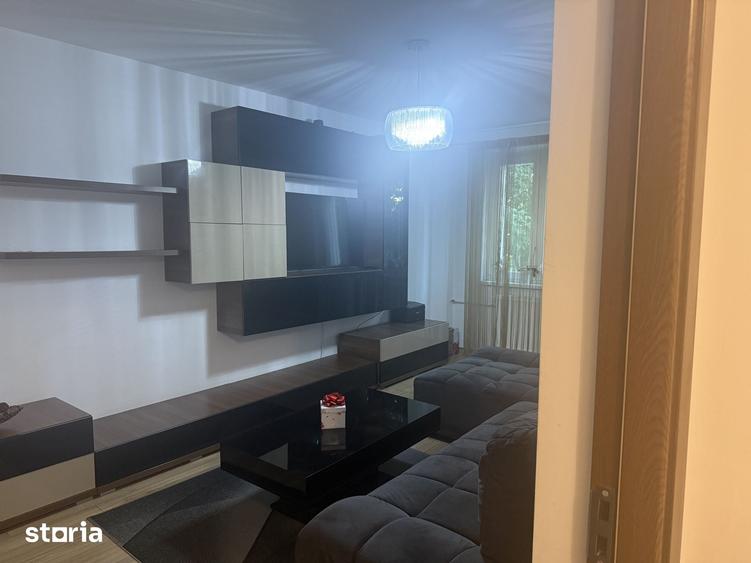 Apartament cu 3 camere decomandat în Berceni