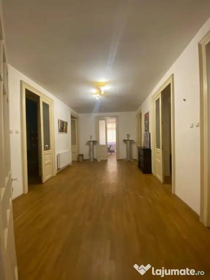 Casă cu 5 camere cu Teren 300 Mp în Ultracentral