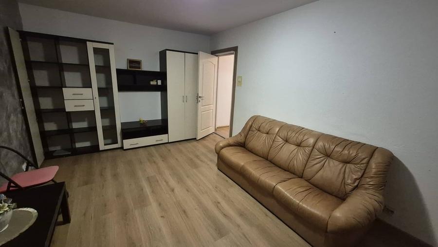 Apartament cu 3 camere decomandat în Brâncoveanu
