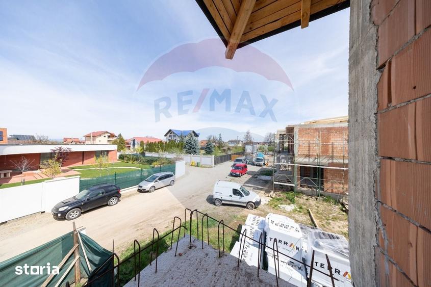 Casă cu 8 camere cu Teren 815 Mp în Central