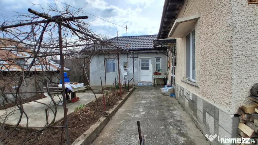 Casă cu 4 camere cu Teren 1600 Mp în Central